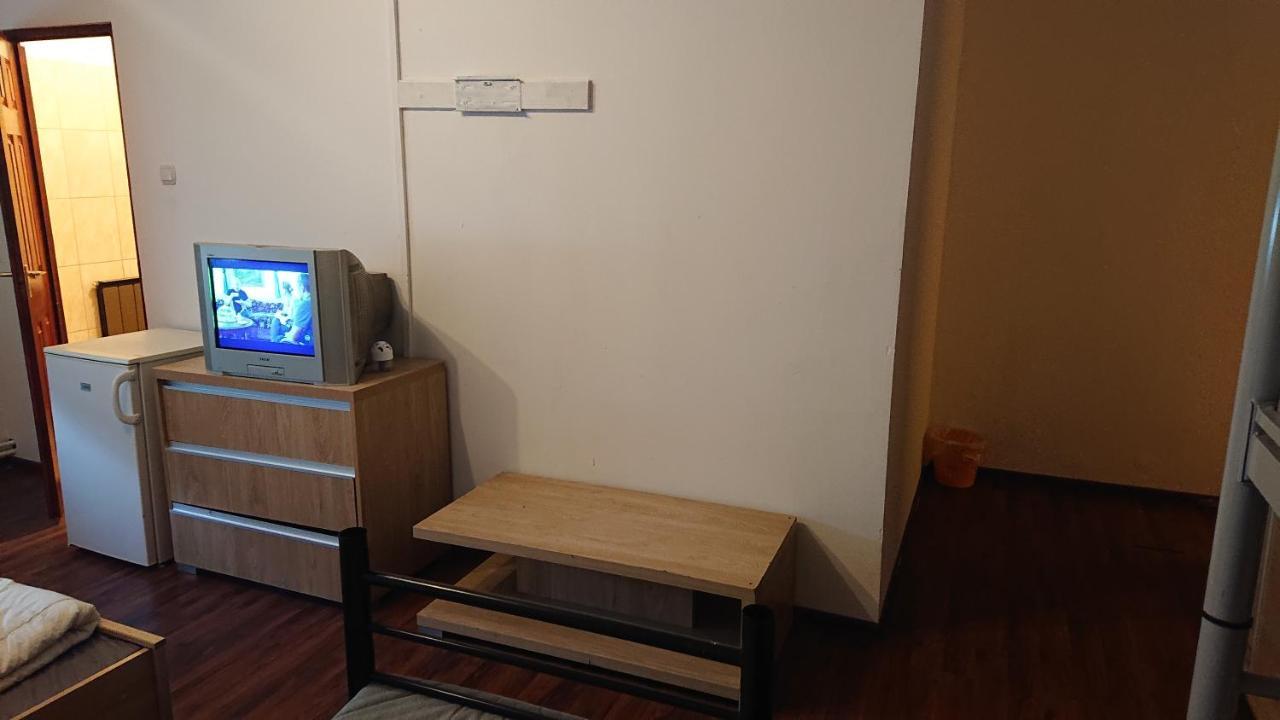Pillango Munkasszallo Vandrarhem Budapest Exteriör bild