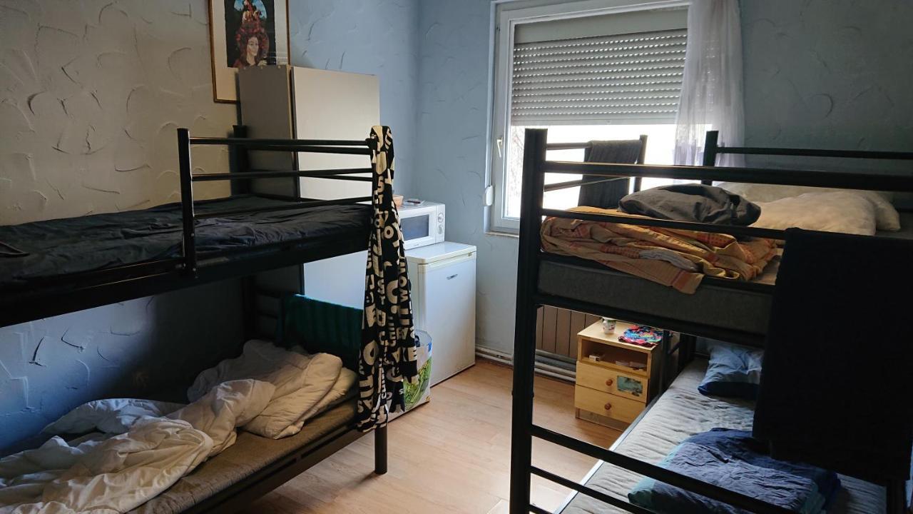 Pillango Munkasszallo Vandrarhem Budapest Exteriör bild